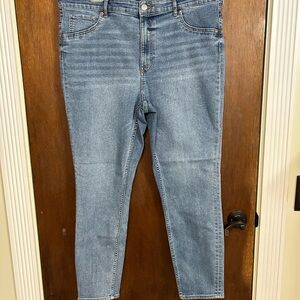 H&M Light Blue Ankle Jeans